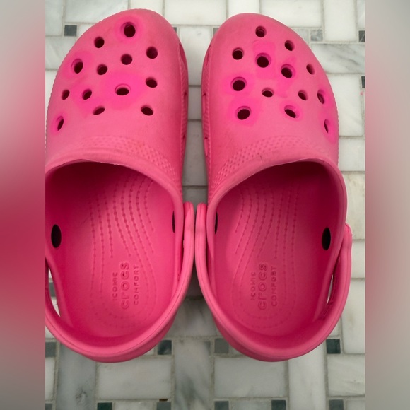 CROCS Little Girls Vibrant Pink Water Shoes - Picture 2 of 7